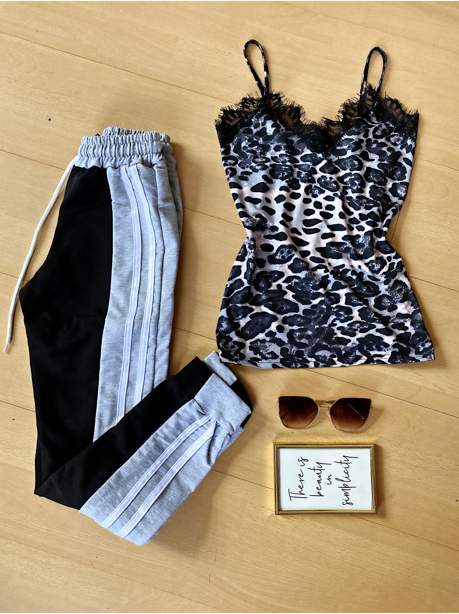 Compleu dama pantaloni gri cu negru casual cu dungi si maieu animal print material premium cu dantela Compleu dama pantaloni gri cu negru casual cu dungi si maieu animal print material premium cu dantela