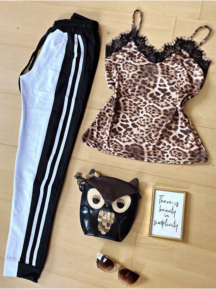 Compleu dama pantaloni albi casual cu dungi si maieu animal print maro deschis material premium cu dantela Compleu dama pantaloni albi casual cu dungi si maieu animal print maro deschis material premium cu dantela