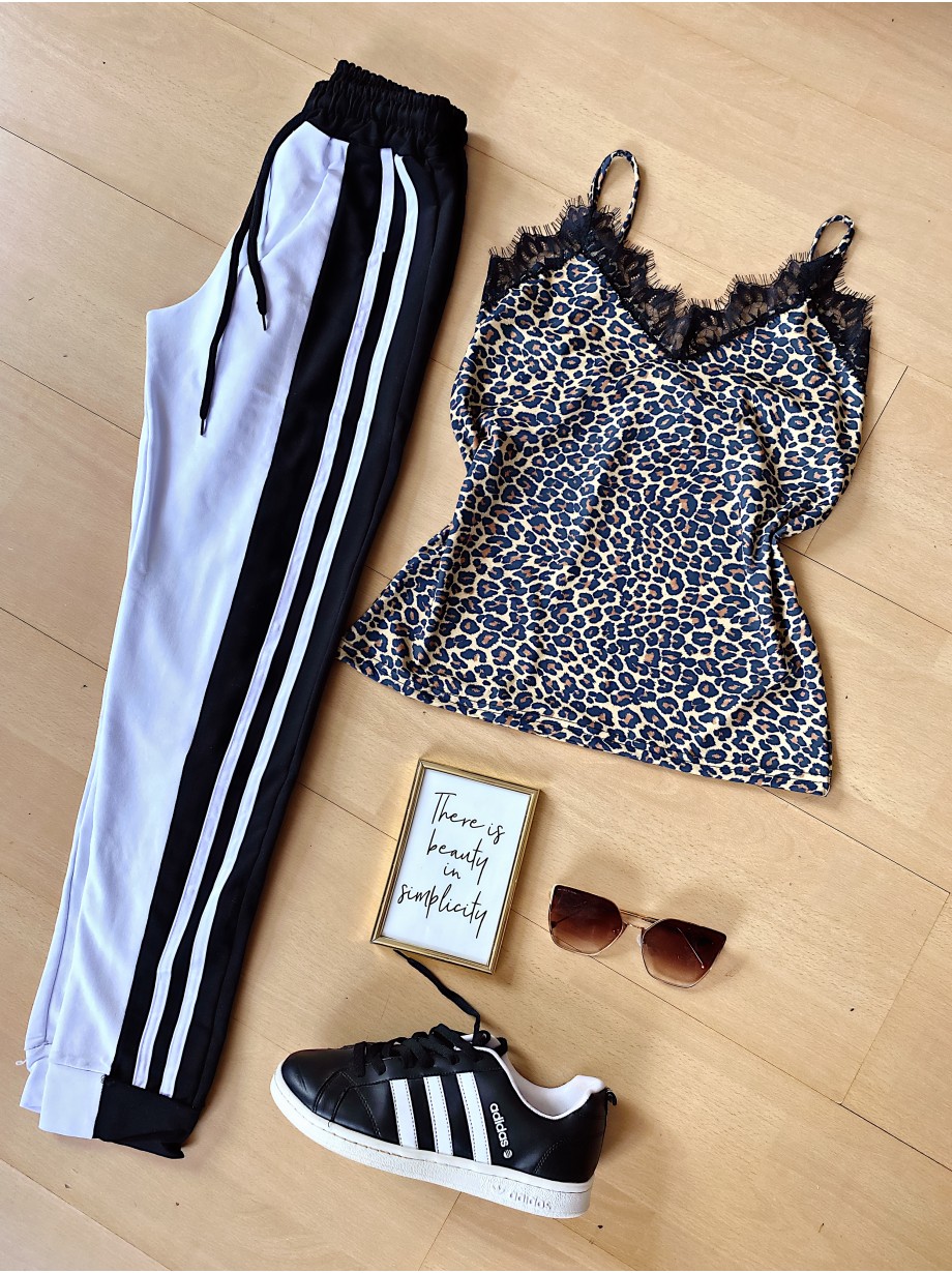 Compleu dama pantaloni albi cu negru casual cu dungi si maieu animal print material premium cu dantela Compleu dama pantaloni albi cu negru casual cu dungi si maieu animal print material premium cu dantela