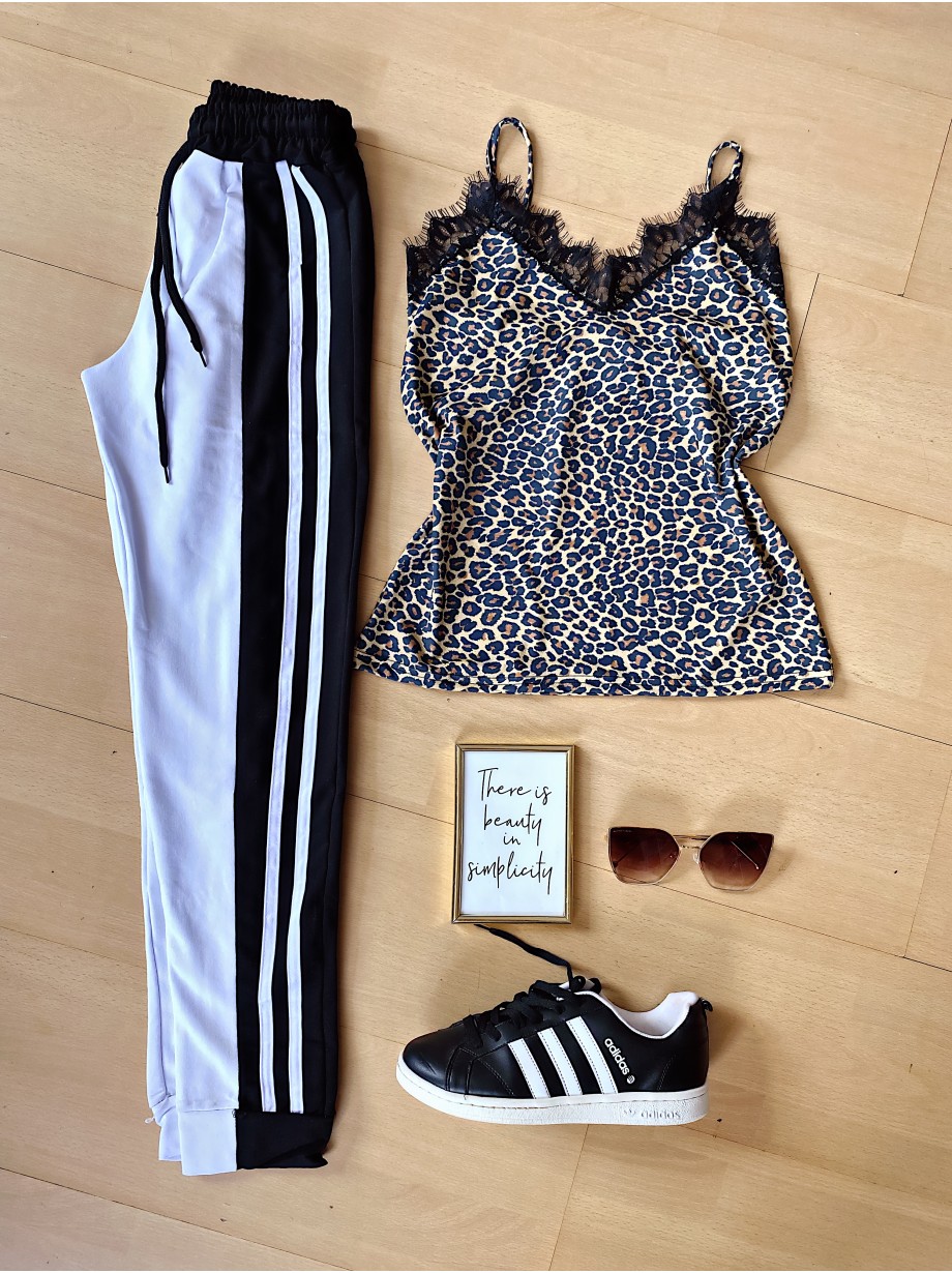 Compleu dama pantaloni albi cu negru casual cu dungi si maieu animal print material premium cu dantela Compleu dama pantaloni albi cu negru casual cu dungi si maieu animal print material premium cu dantela