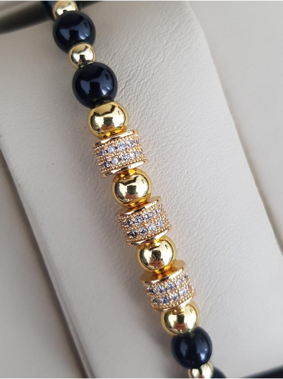 Bratara dama model deosebit cu margele aurii si negre si cercuri cu pietre stralucitoare