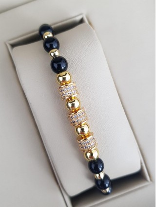 Bratara dama model deosebit cu margele aurii si negre si cercuri cu pietre stralucitoare