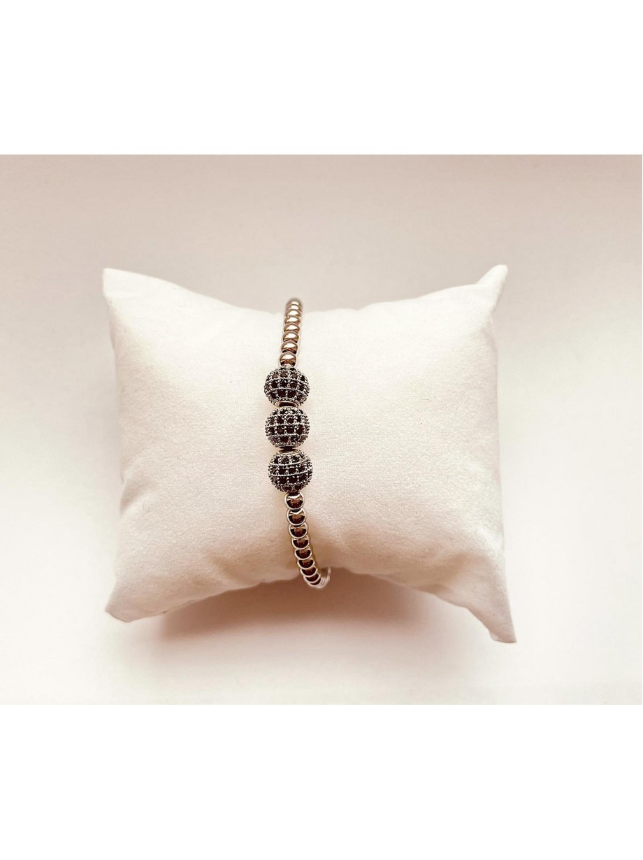 Bratara dama argintie model deosebit cu 3 margele argintii si pietricele negre