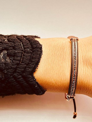 Bratara dama roze model deosebit cu banda stralucitoare