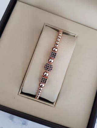 Bratara dama model deosebit cu margele roze si forme cu pietricele negre