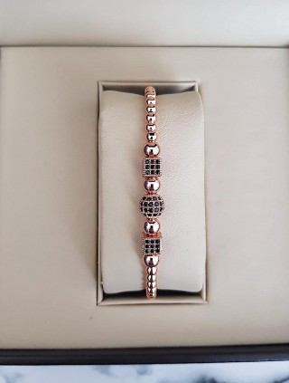 Bratara dama model deosebit cu margele roze si forme cu pietricele negre