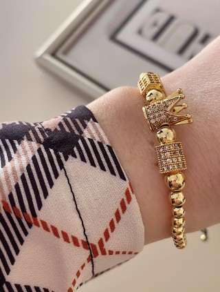 Bratara dama model deosebit cu margele aurii si coroana cu pietricele stralucitoare