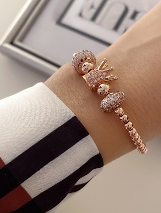 Bratara dama model deosebit cu margele roz si coroana cu pietricele stralucitoare