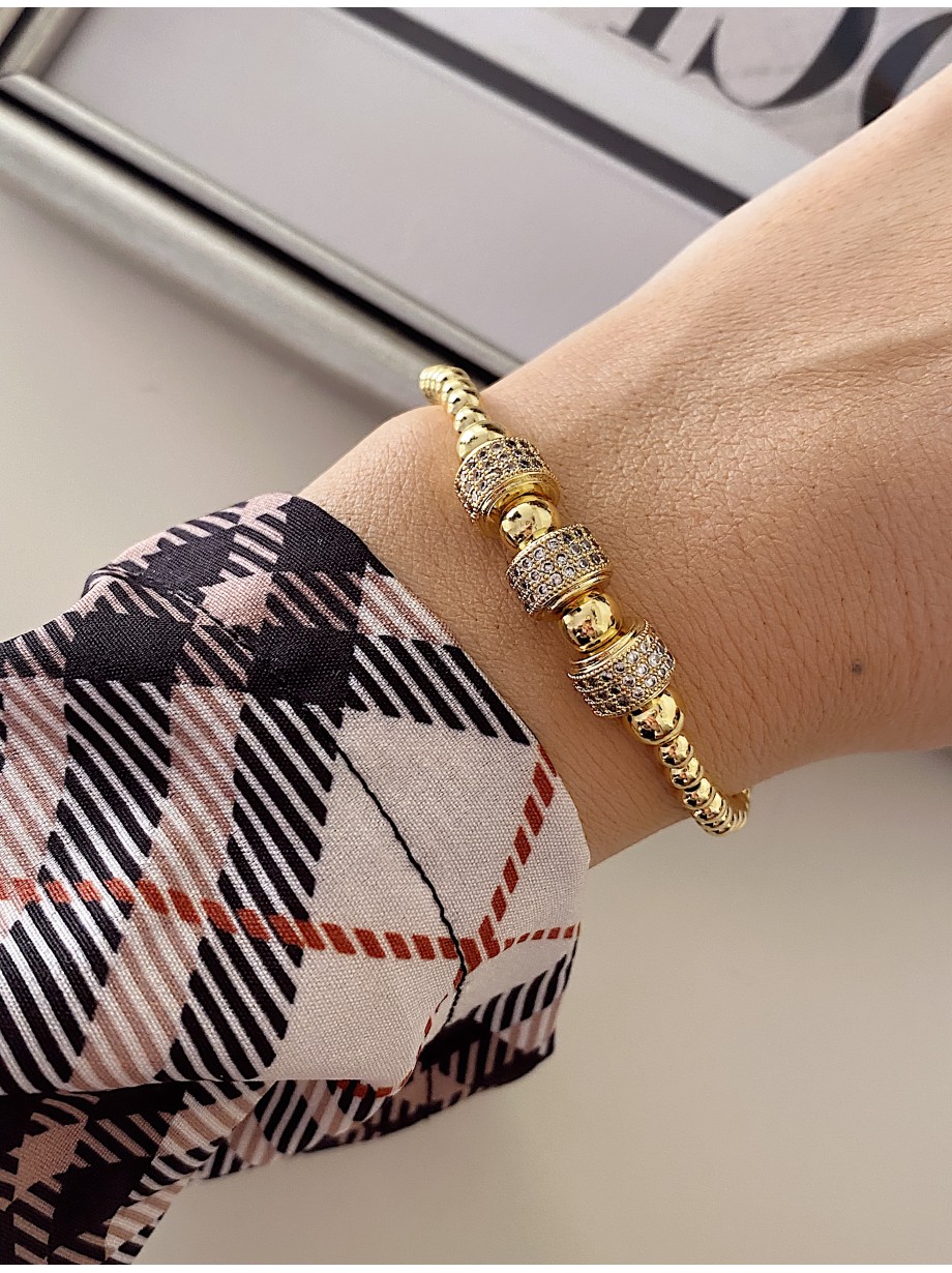 Bratara dama model deosebit cu margele aurii si cercuri cu pietricele stralucitoare