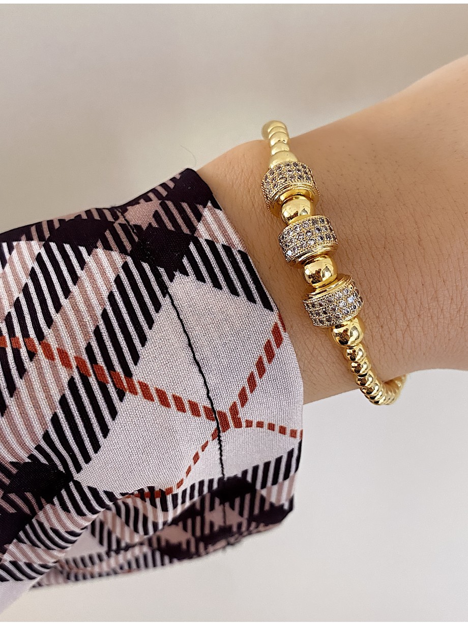 Bratara dama model deosebit cu margele aurii si cercuri cu pietricele stralucitoare