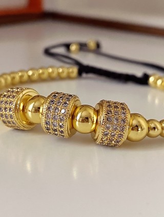 Bratara dama model deosebit cu margele aurii si cercuri cu pietricele stralucitoare