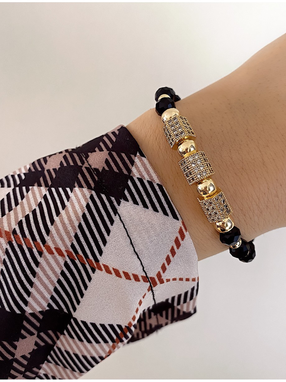 Bratara dama model deosebit cu margele negre si patrate cu pietricele stralucitoare Bratara dama model deosebit cu margele negre si patrate cu pietricele stralucitoare