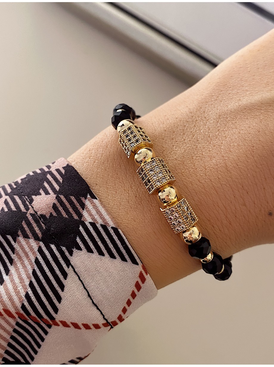 Bratara dama model deosebit cu margele negre si patrate cu pietricele stralucitoare Bratara dama model deosebit cu margele negre si patrate cu pietricele stralucitoare