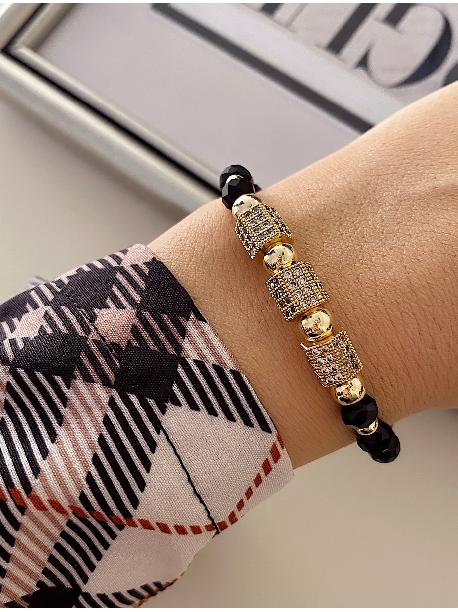 Bratara dama model deosebit cu margele negre si patrate cu pietricele stralucitoare Bratara dama model deosebit cu margele negre si patrate cu pietricele stralucitoare