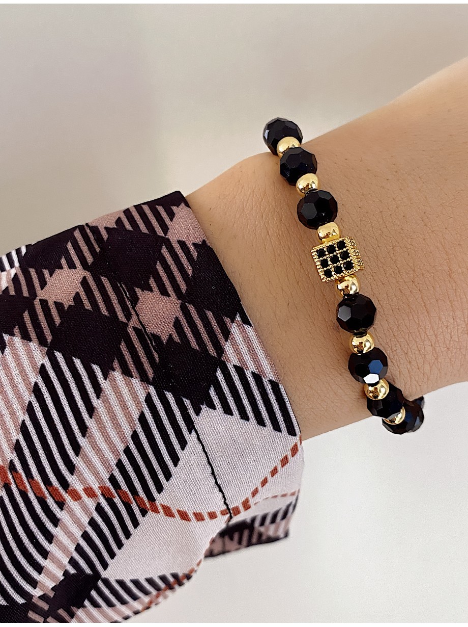 Bratara dama model deosebit cu margele negre si patrat cu pietricele negre