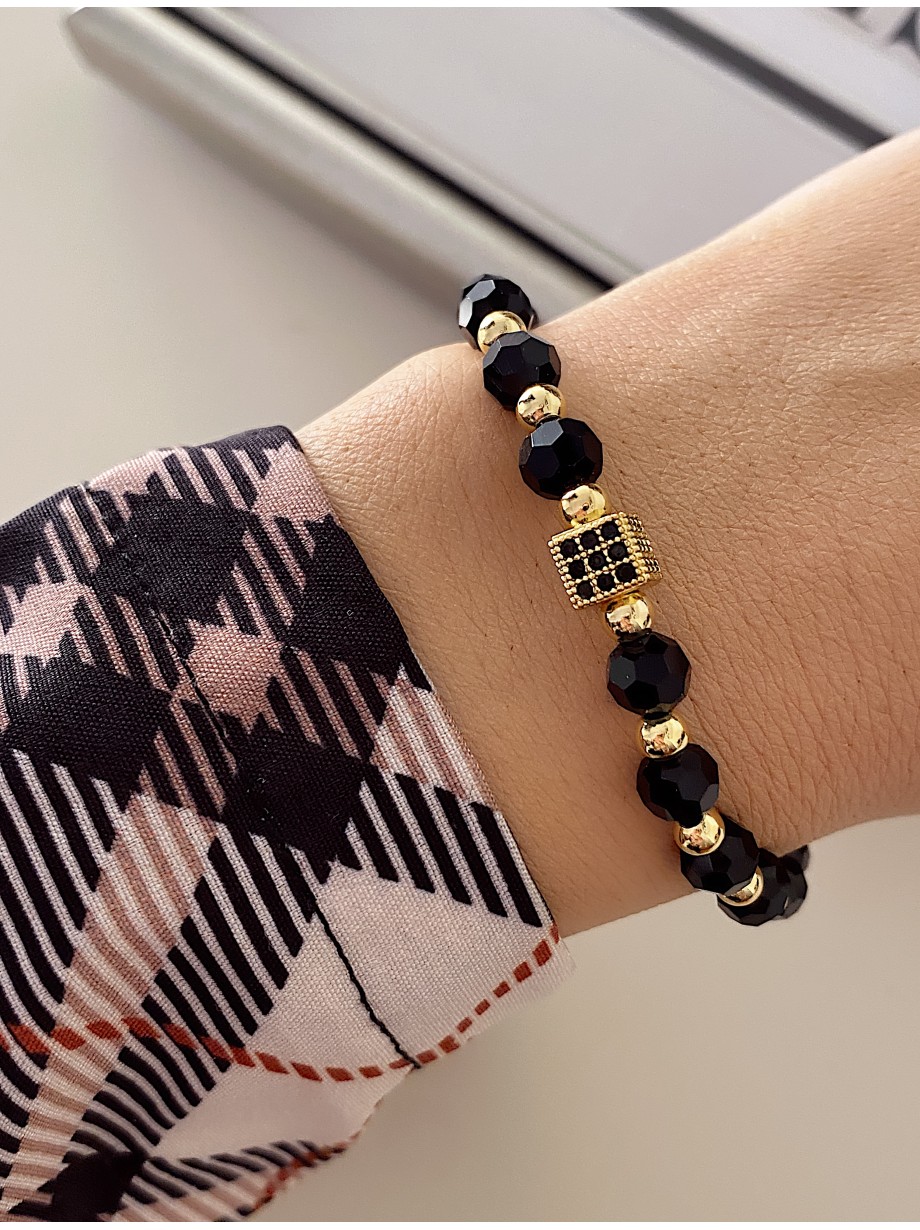 Bratara dama model deosebit cu margele negre si patrat cu pietricele negre