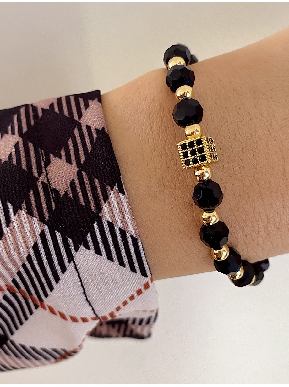 Bratara dama model deosebit cu margele negre si patrat cu pietricele negre