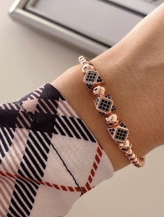 Bratara dama model deosebit cu margele roz si 3 romburi cu pietricele negre