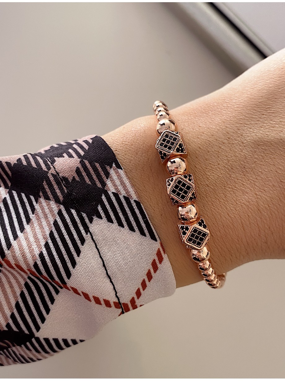 Bratara dama model deosebit cu margele roz si 3 romburi cu pietricele negre