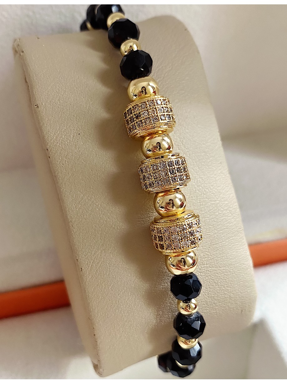 Bratara dama model deosebit cu margele negre cu auriu si cercuri cu pietricele stralucitoare