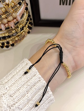 Bratara dama model deosebit cu margele aurii si biluta cu pietricele albe