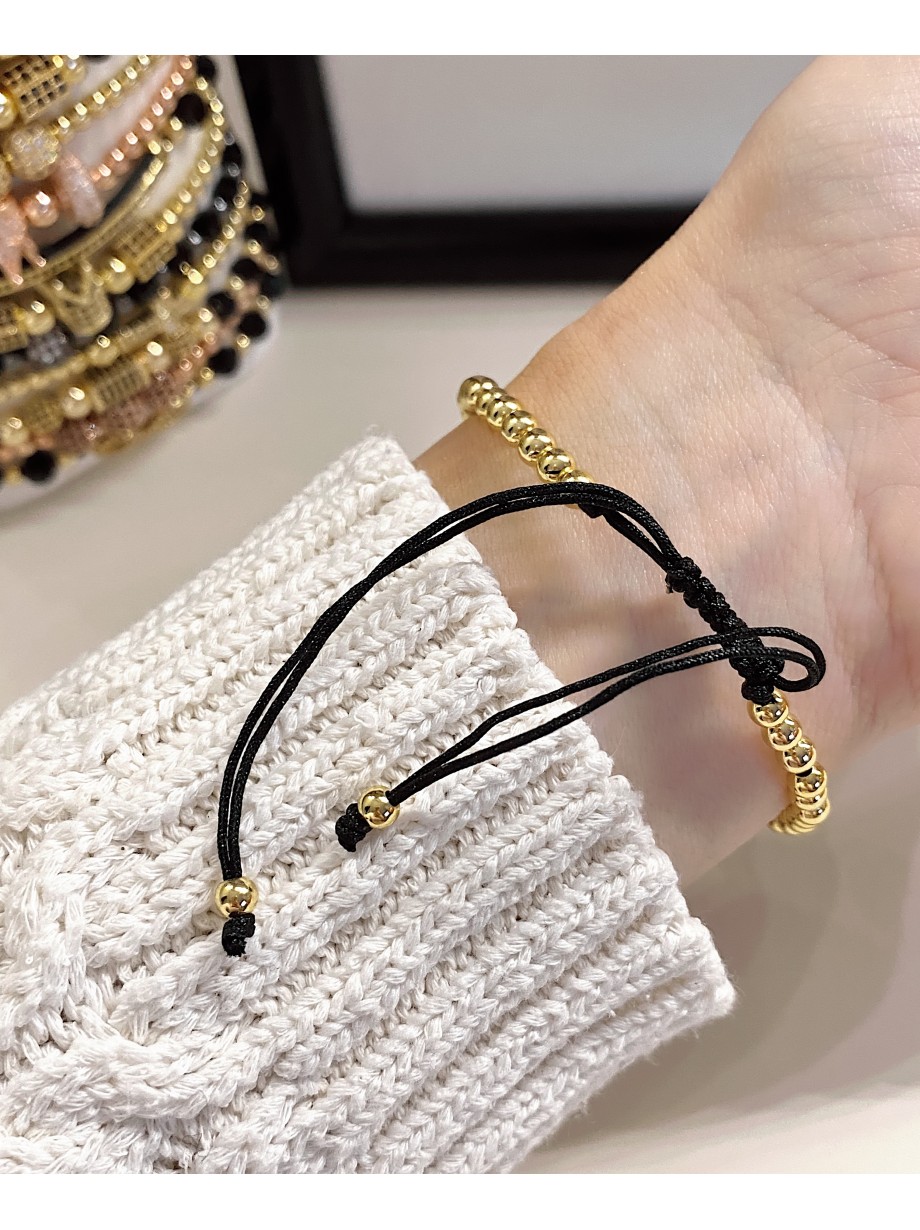 Bratara dama model deosebit cu margele aurii si patrat cu pietricele negre