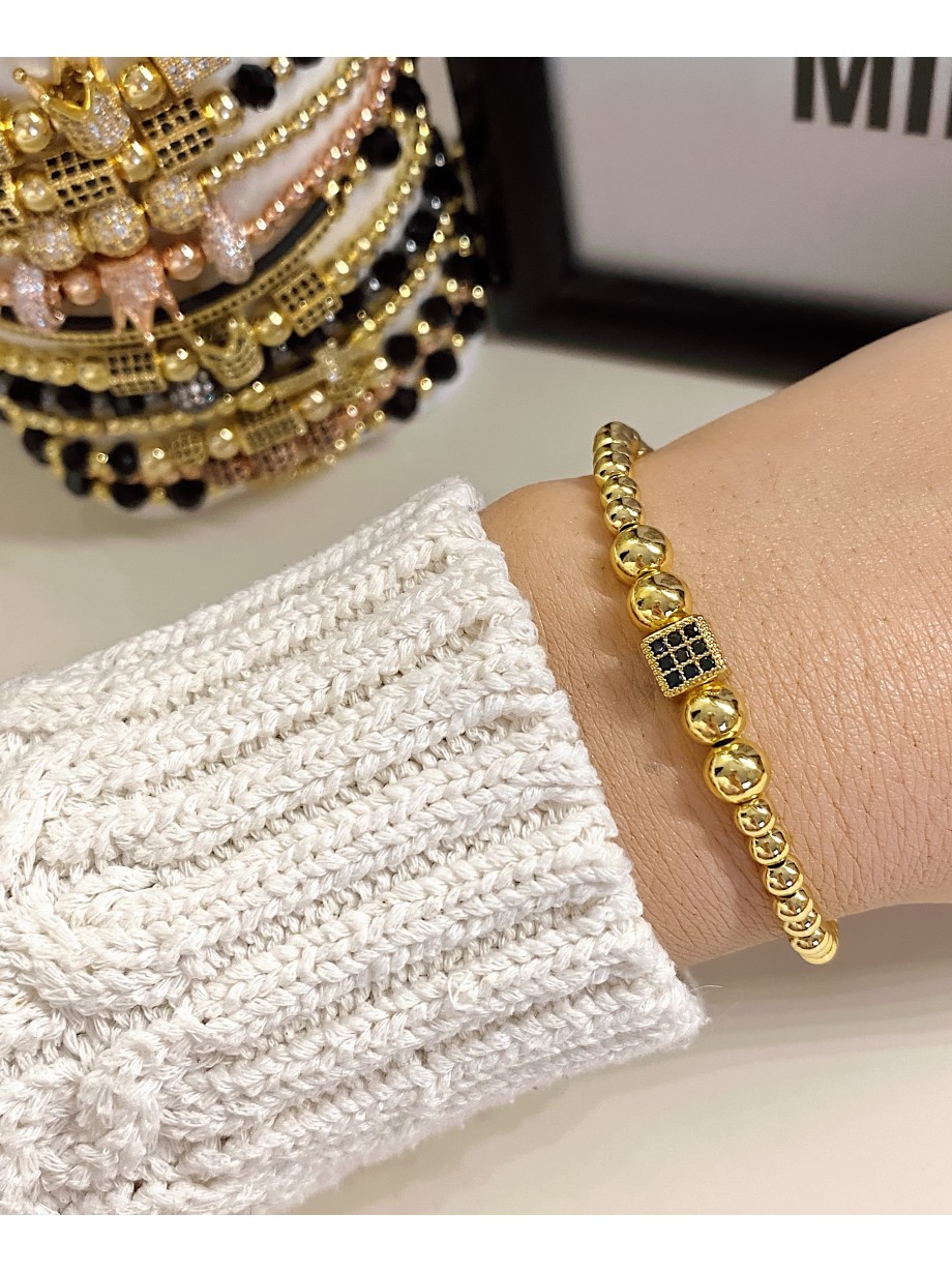 Bratara dama model deosebit cu margele aurii si patrat cu pietricele negre