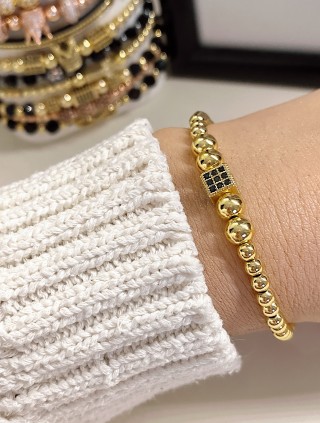 Bratara dama model deosebit cu margele aurii si patrat cu pietricele negre