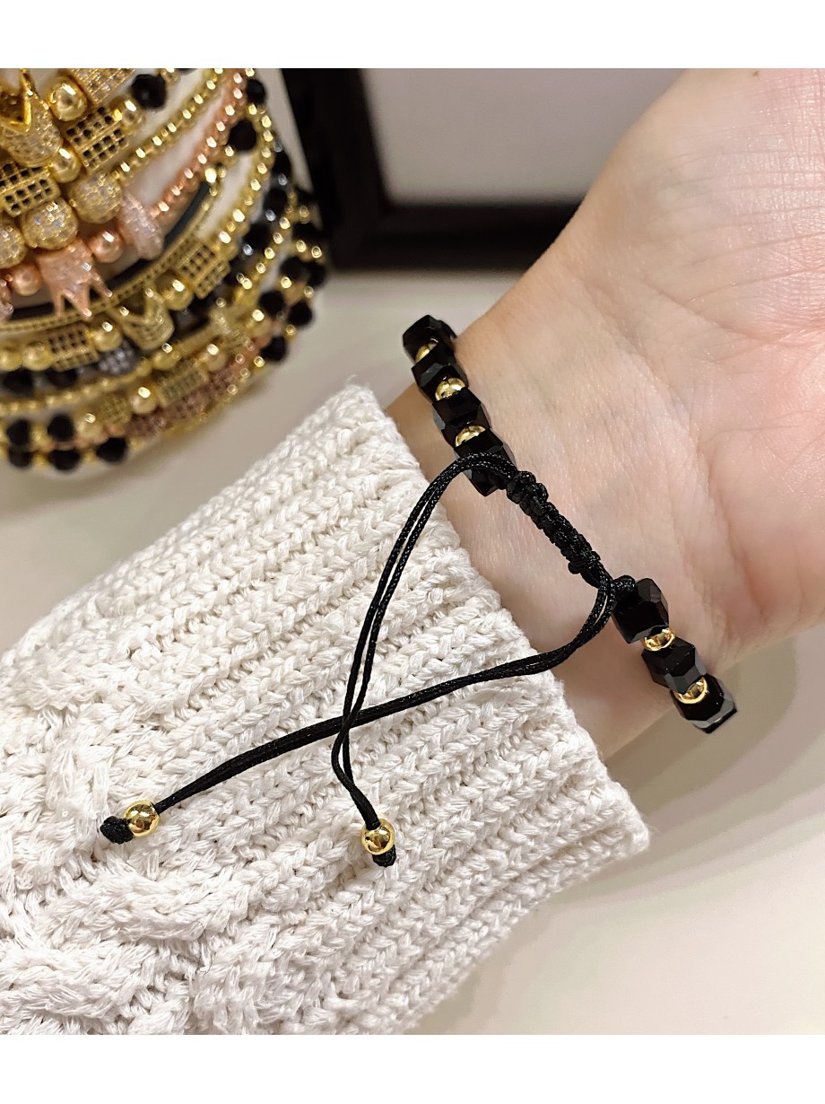 Bratara dama model deosebit cu margele negre si patrat cu pietricele negre