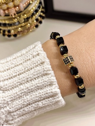 Bratara dama model deosebit cu margele negre si patrat cu pietricele negre