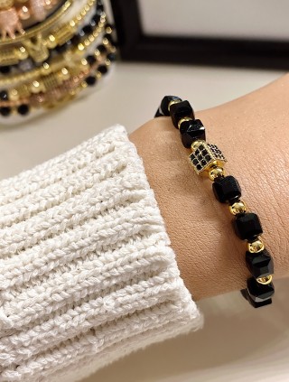 Bratara dama model deosebit cu margele negre si patrat cu pietricele negre