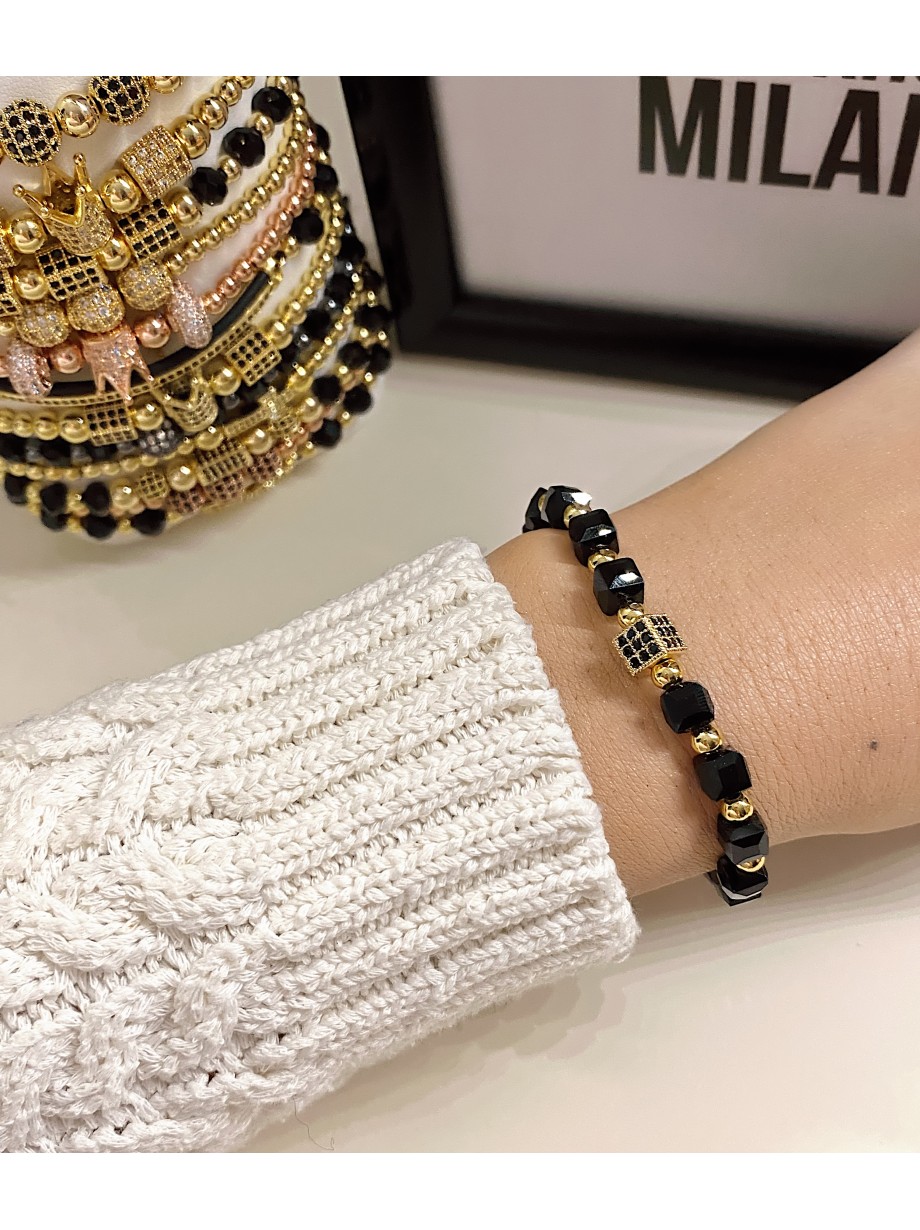 Bratara dama model deosebit cu margele negre si patrat cu pietricele negre