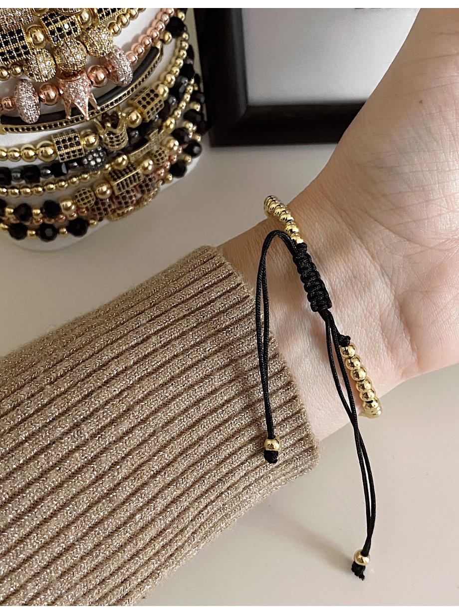 Bratara dama model deosebit cu margele aurii si coroana cu pietricele stralucitoare