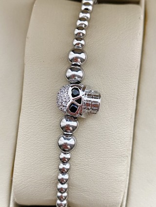 Bratara dama model deosebit cu margele argintii si craniu argintiu