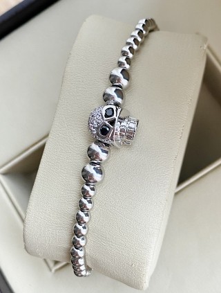 Bratara dama model deosebit cu margele argintii si craniu argintiu