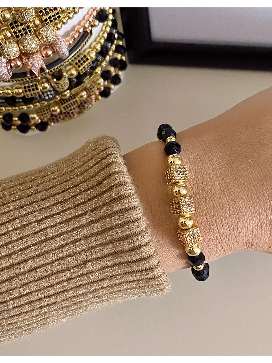 Bratara dama model deosebit cu margele negre si patrate cu pietricele stralucitoare