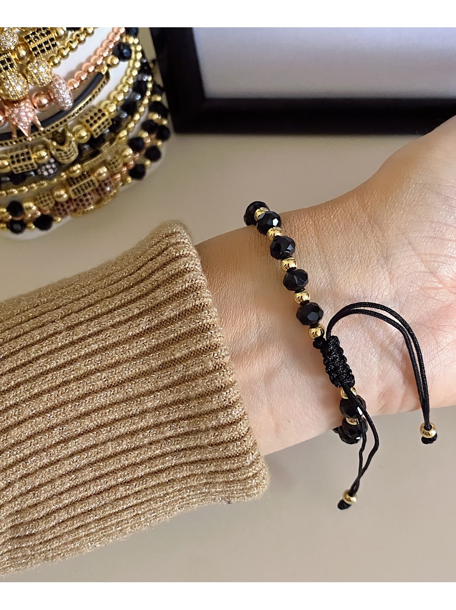 Bratara dama model deosebit cu margele negre si patrate cu pietricele stralucitoare