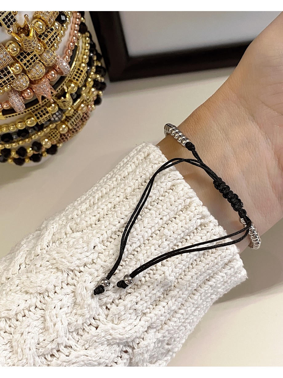 Bratara dama model deosebit cu margele argintii si patrat cu pietricele stralucitoare