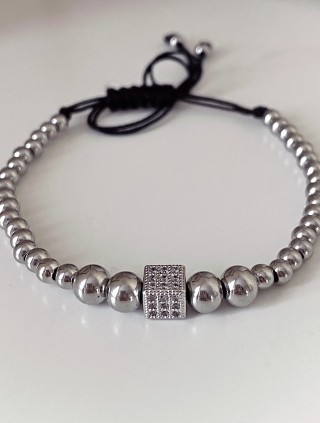 Bratara dama model deosebit cu margele argintii si patrat cu pietricele stralucitoare