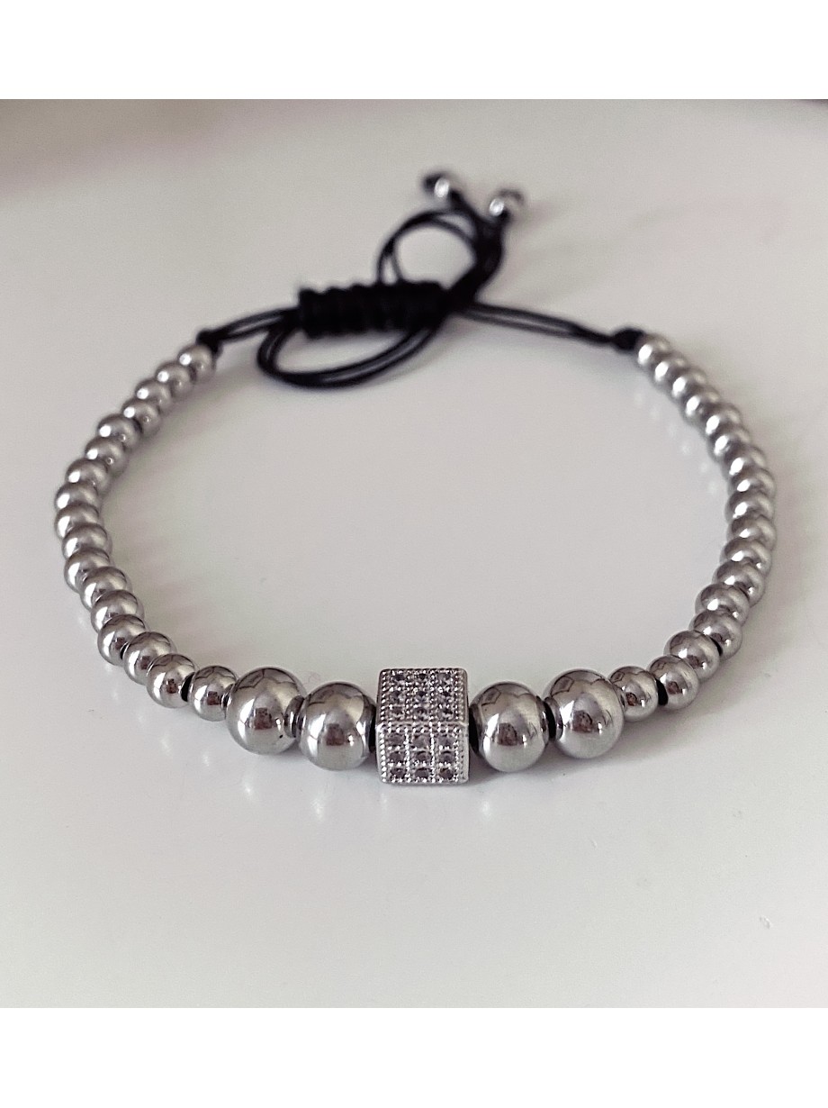 Bratara dama model deosebit cu margele argintii si patrat cu pietricele stralucitoare