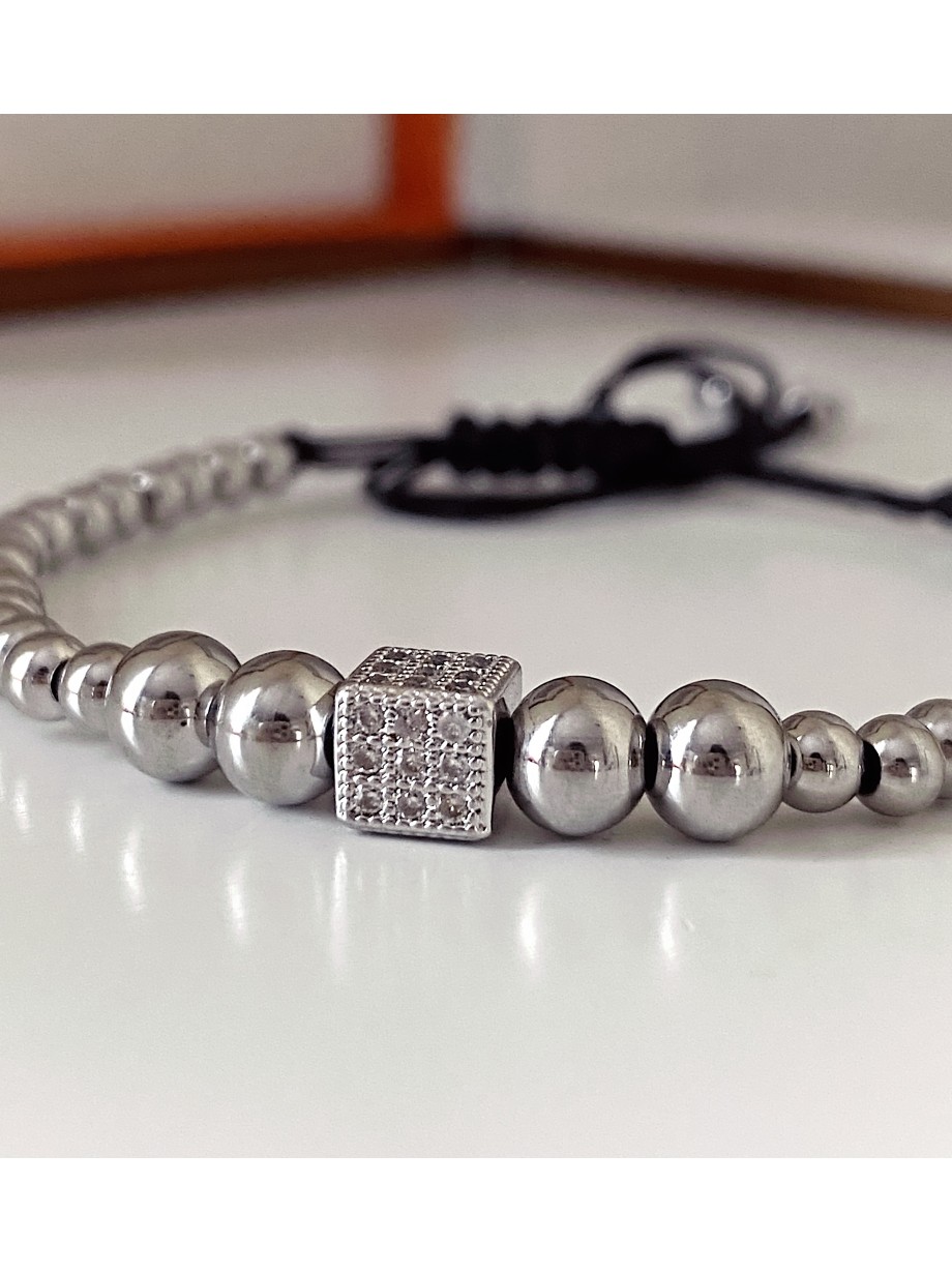 Bratara dama model deosebit cu margele argintii si patrat cu pietricele stralucitoare