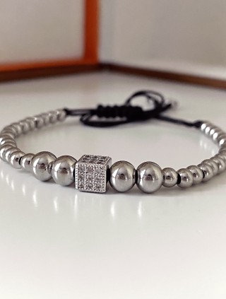 Bratara dama model deosebit cu margele argintii si patrat cu pietricele stralucitoare