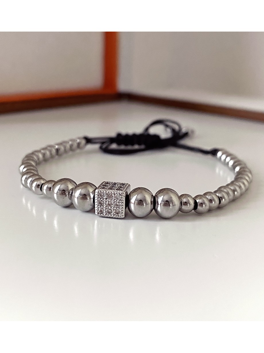 Bratara dama model deosebit cu margele argintii si patrat cu pietricele stralucitoare