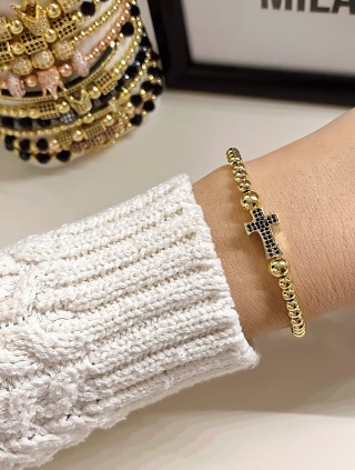 Bratara dama model deosebit cu margele aurii si cruce cu pietricele negre