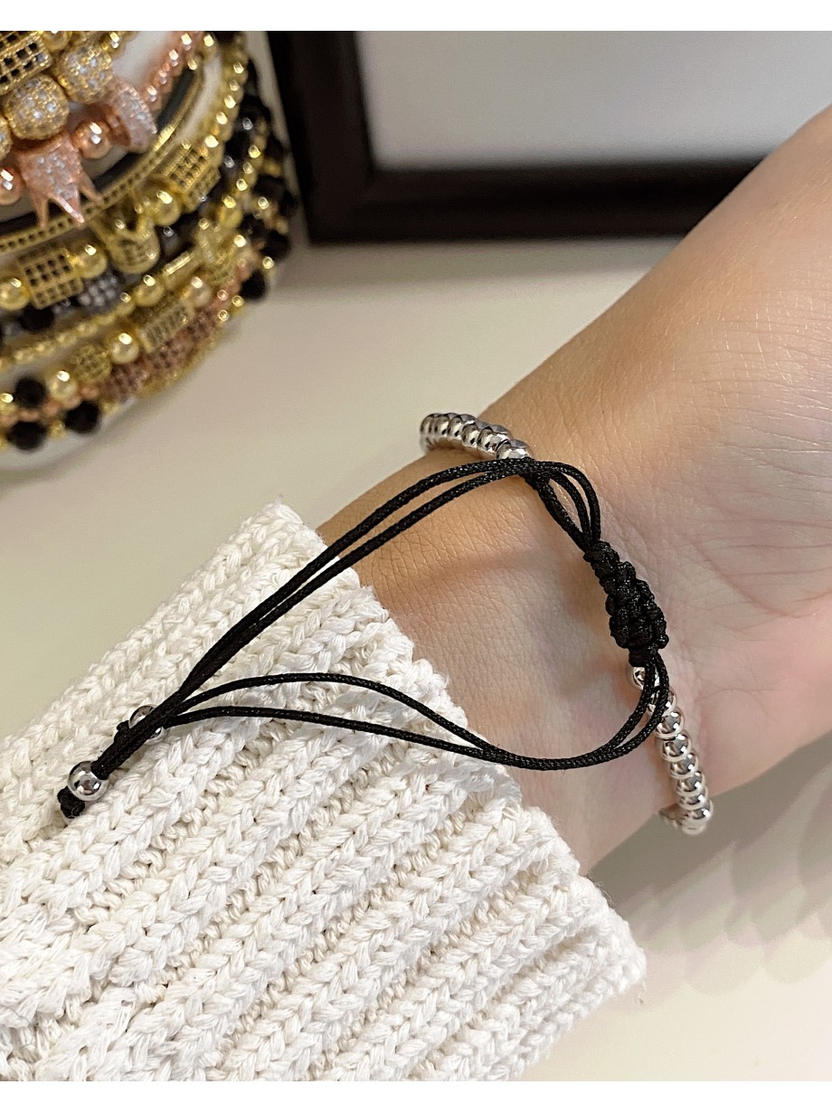 Bratara dama model deosebit cu margele argintii si biluta cu pietricele negre