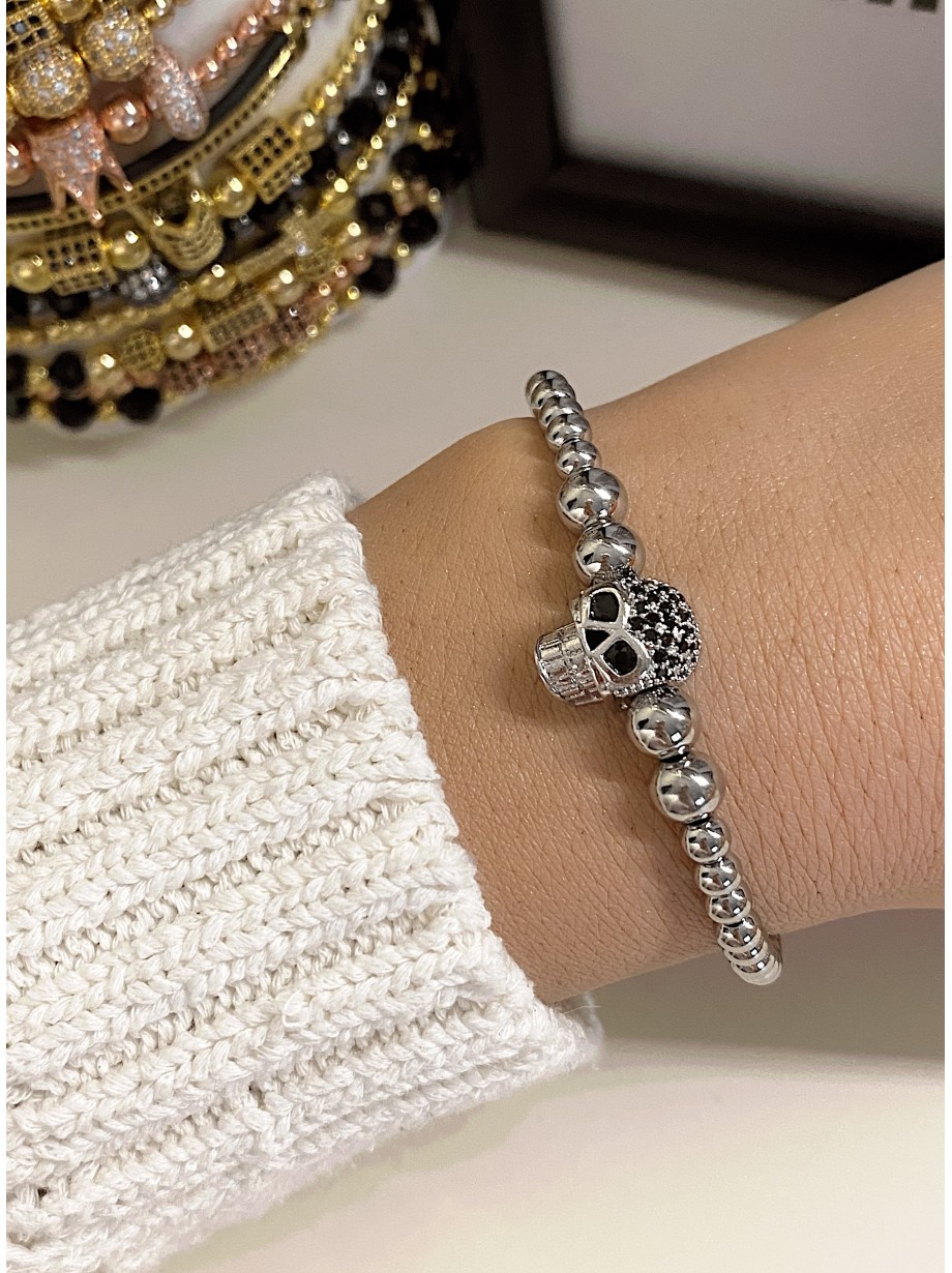 Bratara dama model deosebit cu margele argintii si craniu argintiu