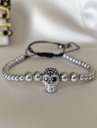 Bratara dama model deosebit cu margele argintii si craniu argintiu