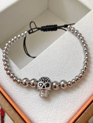 Bratara dama model deosebit cu margele argintii si craniu argintiu