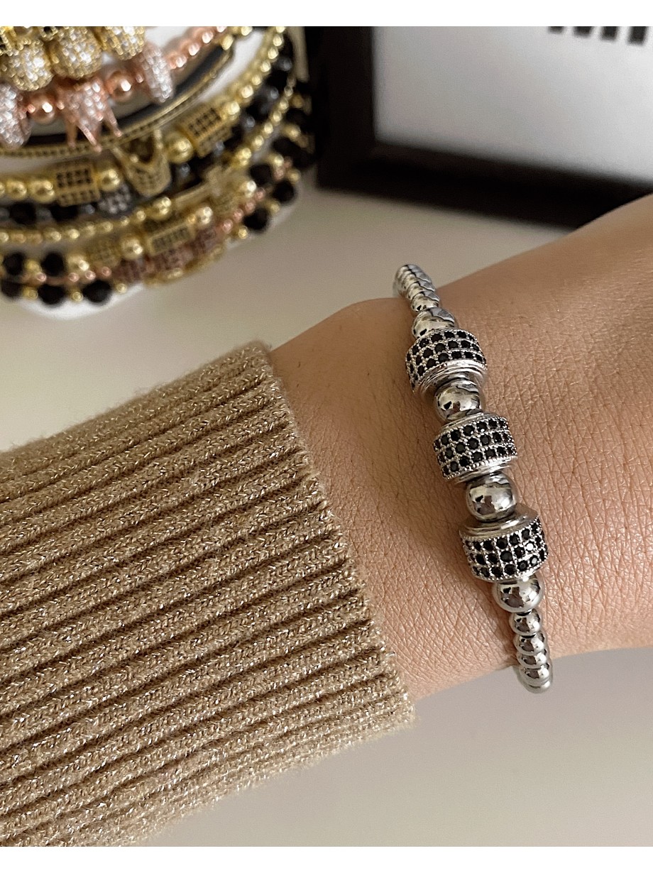 Bratara dama model deosebit cu margele argintii si cercuri cu pietricele negre