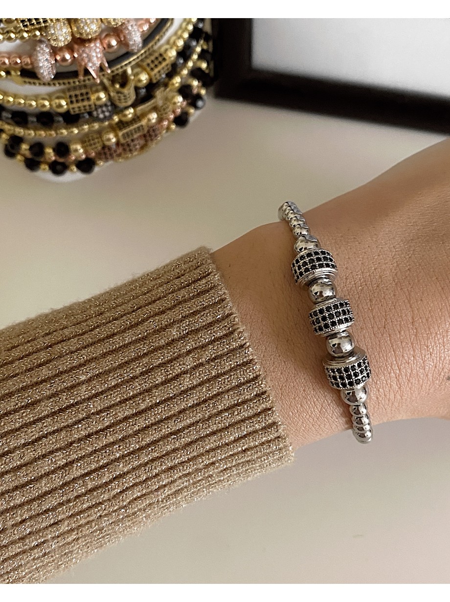 Bratara dama model deosebit cu margele argintii si cercuri cu pietricele negre